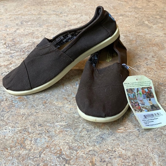 toms canvas slip ons